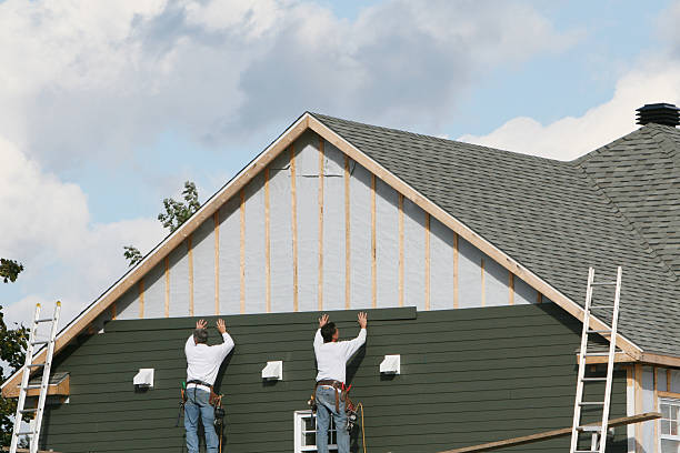Professional Siding Installation technician working in Mount Prospect, IL